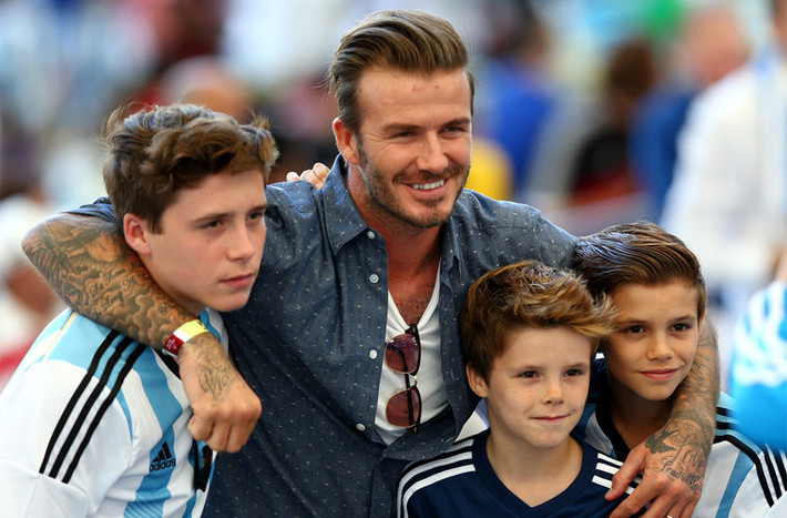 David đưa ba con trai đi xem trận chung kết World Cup giữa đội Đức và Argentina tháng 7/2014.