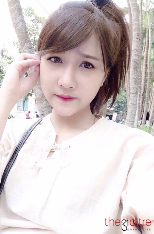 Vừa mới hoàn thành kì thi Đại học năm 2015 và hiện đang là tân sinh viên tại Hà Nội.