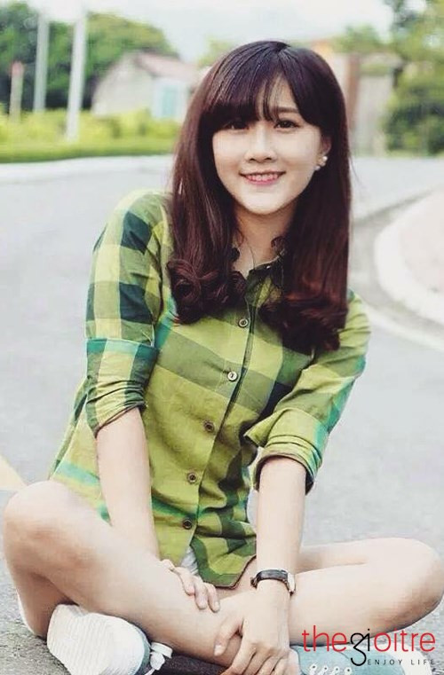 5. Nguyễn Trần Linh Hương. Linh Hương không còn xa lạ gì với cộng đồng mạng bởi vẻ xinh xắn đáng yêu thu hút hàng nghìn lượt like trên Facebook.