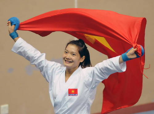 4. Hoa khôi Karate Lê Bích Phương. Sinh ngày 14/8/1992, gắn bó với karatedo từ năm 2005, được gọi vào tập trung đội tuyển quốc gia từ năm 2008 nhưng phải tới năm 2010 chính là bước ngoặt trong sự nghiệp của Bích Phương.