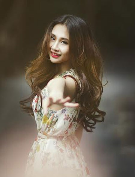 Nguyễn Phương Duyên, sinh năm 1994, đang học chuyên ngành Y tá, trường McGill University, Montreal, Canada. Phương đã bắt đầu đi du học Mỹ từ năm 16 tuổi, nhưng vừa chuyển qua Canada sống và học tập được hơn 1 năm.