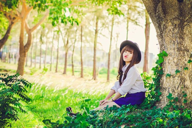 Tuy nhiên, cô cho hay, bên cạnh một số lời khen, cô còn đối mặt với không ít chỉ trích từ cộng đồng mạng xung quanh mái tóc của cô. Trước những lời chỉ trích, cô gái sinh năm 1993 chia sẻ: “Mình cũng là fan của ca sĩ Khởi My. Song không phải vì thế mà mình làm mọi cách để giống thần tượng. Mái tóc này do một người bạn tư vấn, mình thấy đẹp và hợp với khuôn mặt nên đã để gần 4 tháng nay”.