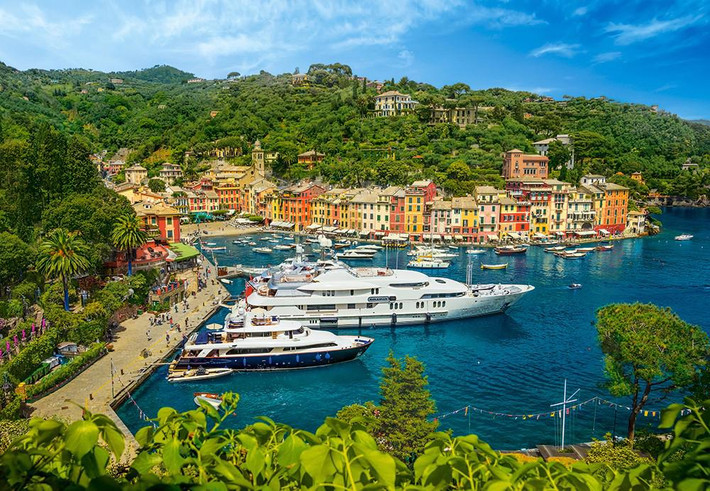 Khung cảnh xanh mát của Portofino nhìn từ trên cao khiến du khách nào cũng mê đắm và muốn đặt chân đến thăm quan một lần trong đời.
