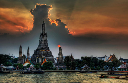 2. Bangkok, Thái Lan: Mặc dù Bangkok không trải qua nhiệt độ mùa hè khắc nghiệt nhất thế giới, nhưng đây là thành phố nóng nhất thế giới khi có nắng nóng gay gắt quanh năm. Nhiệt độ ở thủ đô Thái Lan thường xuyên vượt mức 40 độ C vào ban ngày, với nhiệt độ ban đêm dao động ở mức tương tự.
