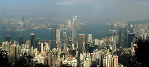 4. Hong Kong, Trung Quốc: Tuy không phải là thành phố nóng nhất thế giới nhưng Hong Kong là một trong những nơi có thời tiết khắc nghiệt nhất thế giới. Thời tiết mùa hè ở Hong Kong được ví như kiểu phòng tắm hơi cực kỳ khó chịu do độ ẩm cao.