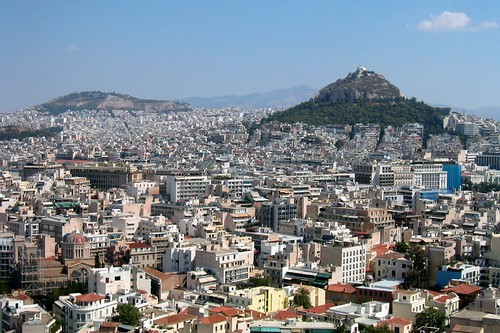 9. Athens, Hy Lạp: Thủ đô của Hy Lạp thường xuyên chứng kiến nhiệt độ mùa hè vượt quá 40 dộ C và lập kỷ lục nhiệt độ nắng nóng nhất châu Âu với kỷ lục tháng 7 là 48 độ C.