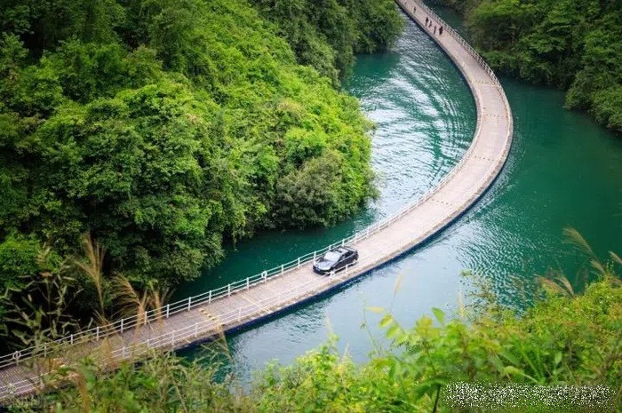 Nếu như trước đó, du khách chỉ có thể nhìn thấy một phần khu thung lũng bằng việc chèo thuyền, thì giờ đây, với lối đi mới này, vẻ đẹp của khu thắng cảnh sẽ được khám phá một cách trọn vẹn hơn.