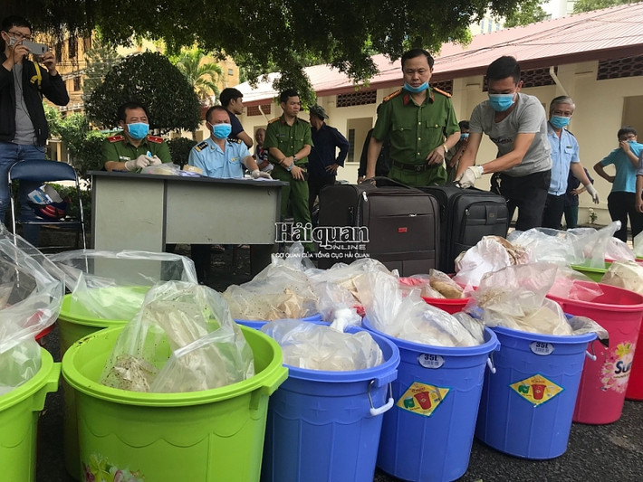 Hai đơn vị chủ trì tổ chức giám định số ma túy. Ảnh: T.H