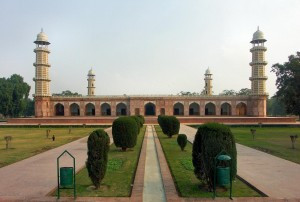 Hoàng đế Jahangir đã cai trị vương triều Mughal từ 1605 - 1627. Ông được coi là một trong những hoàng đế Mughal vĩ đại nhất lịch sử.