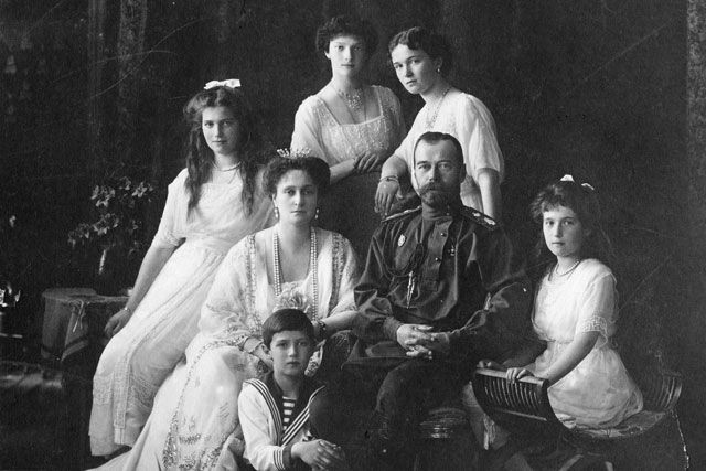 Sau cái chết của các thành viên gia đình Romanov, một số người xuất hiện và tuyên bố là công chúa Alias Anastasia, thành viên cuối cùng chưa rõ sống chết trong gia đình Sa hoàng Ramanov.
