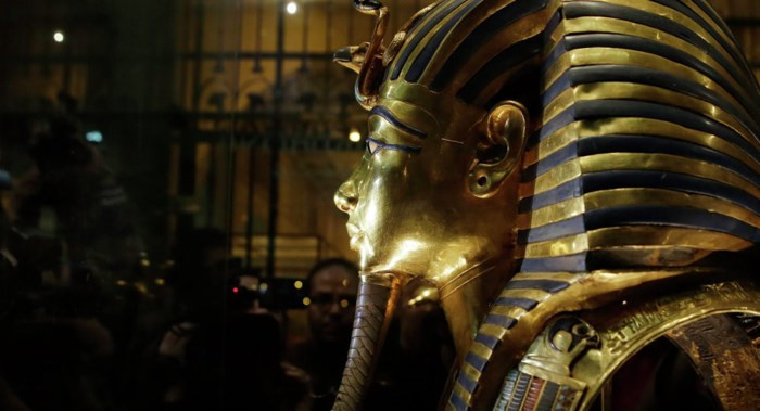 Pharaoh Ai Cập Tutankhamun là vua Ai Cập thuộc triều đại thứ 18. Ông là con trai của Akhenaten. Sau khi vua cha qua đời, Tutankhamun lên ngôi báu, trị, vì đất nước từ năm 8 - 9 tuổi.