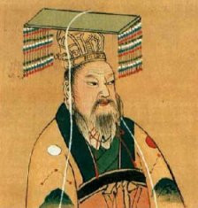 Theo các chuyên gia, những thanh kiếm trên được làm bằng đồng. Thông thường, những đồ vật làm bằng đồng sẽ bị oxy hóa thành sắc xanh lá cây sau nhiều năm. Tuy nhiên, những thanh kiếm được tìm thấy trong lăng mộ Tần Thủy Hoàng lại không tuân theo quy luật tự nhiên trên.