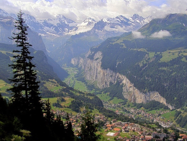 Vẻ đẹp hùng vĩ và nên thơ của những vách đá, thác nước ở thung lũng Lauterbrunnen đã truyền cảm hứng cho nhiều nhạc sĩ, nhà văn sáng tác những tác phẩm nổi tiếng.