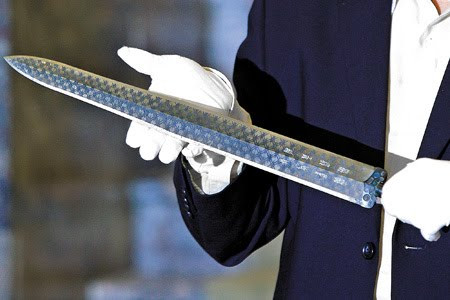 Cho đến nay, giới chuyên gia vẫn chưa giải mã được bí ẩn việc người xưa rèn thanh bảo kiếm này như thế nào khiến nó không bị ảnh hưởng bởi thời gian như nhiều cổ vật khác.