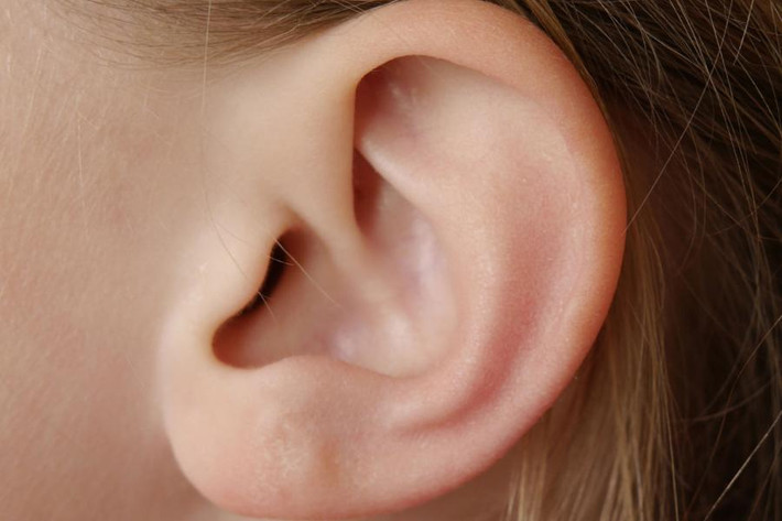 8. Đôi mắt của con người có cùng kích thước từ khi sinh ra cho đến khi qua đời. Tuy nhiên, mũi và tai của chúng ta không ngừng phát triển theo thời gian.