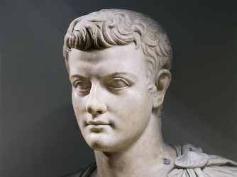 Hoàng đế La Mã Caligula là một nhân vật nổi tiếng lịch sử. Ông hoàng này được nhiều tài liệu lịch sử miêu tả là người thèm khát quyền lực.