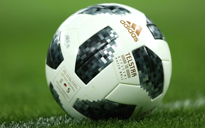 Trái bóng World Cup Telstar 18 là sự kết hợp giữa những thiết kế cố điển từ mẫu của năm 1970 với những công nghệ tiên tiến được tích hợp bên trong như con chip NFC (Near-Field Communications).