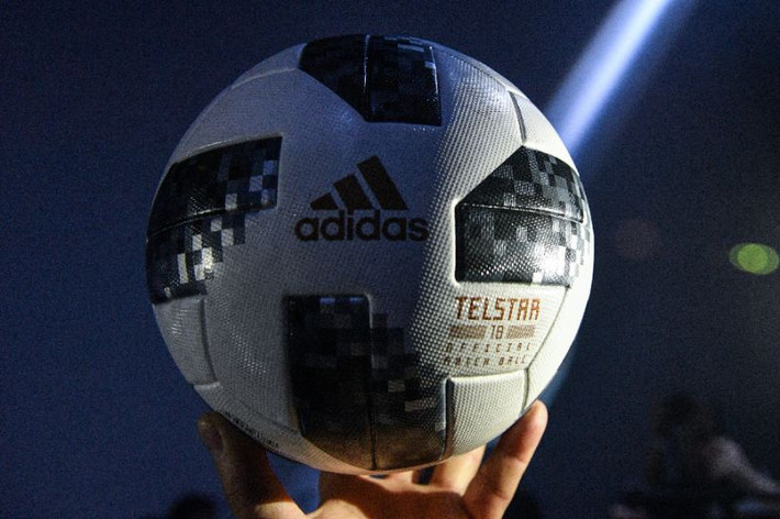 Bóng Telstar 18 có 2 màu đen trắng chủ đạo, lấy cảm hứng từ trái bóng Telstar lần đầu tiên được giới thiệu tại World Cup 1970 diễn ra ở Mexico.