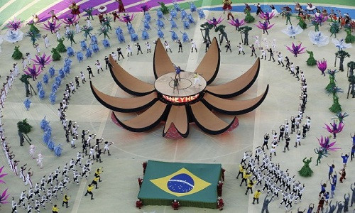 Ca sĩ Jennifer Lopez, Pitbull và Claudia Leitte có màn biểu diễn ấn tượng tại lễ khai mạc World Cup 2014.