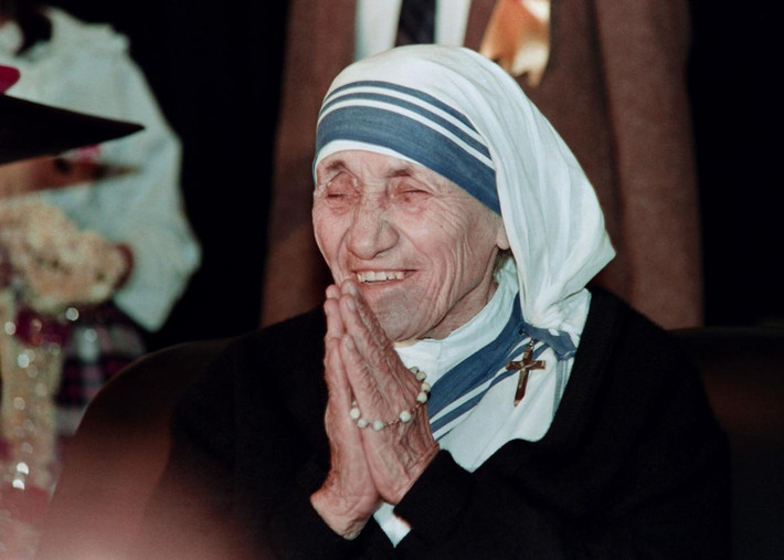 Mẹ Teresa là một trong những phụ nữ nổi tiếng lịch sử thế giới. Bà là nhà truyền giáo Ấn Độ và giảng dạy tại trường tu Loreto ở Calcutta.