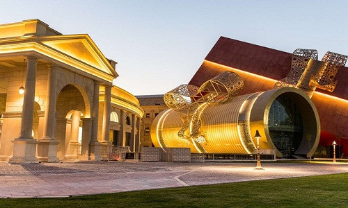 Làng Văn hóa Katara là một khu phức hợp đa năng, trong đó có việc nâng cao nhận thức văn hóa tại thủ đô Doha của Qatar.