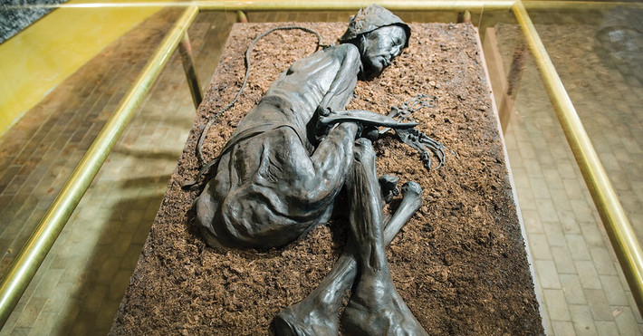 Tuy nhiên, một xác ướp đầm lầy khiến các chuyên gia chú ý là xác ướp Old Croghan Man. Người này có chiều cao lên đến gần 198 cm.