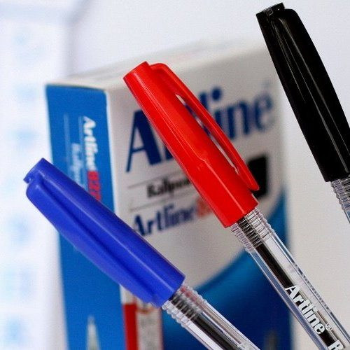 Laszlo Biro đã sáng chế ra bút bi - loạt bút hiện được con người sử dụng phổ biến. Ông cho ra đời phát minh này sau khi nhận thấy mực viết trong bút mực truyền thống mất nhiều thời gian mới khô.
