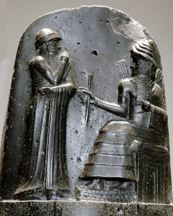 Chính vì vậy, ông hoàng này đã ban hành Bộ luật Hammurabi - một trong các văn bản pháp luật viết tay đầu tiên trong lịch sử.