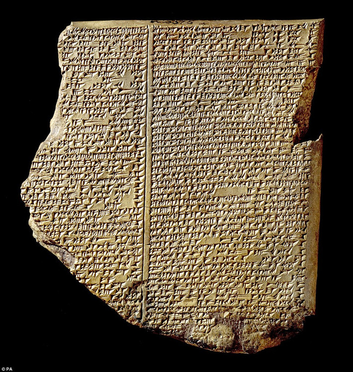 Vua Ashurbanipal cũng sở hữu nhiều thư viện lớn trong thời gian trị vì.