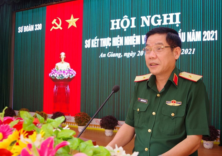 Phát biểu tại hội nghị, Thiếu tướng Nguyễn Văn Gấu trân trọng cảm ơn Đảng uỷ, Bộ tư lệnh Quân khu 9, các cơ quan quân khu, các địa phương, đơn vị và cán bộ, chiến sĩ toàn quân khu đã luôn đoàn kết, thống nhất, tạo mọi điều kiện thuận lợi để đồng chí hoàn thành mọi nhiệm vụ được giao.