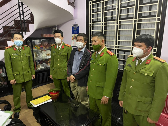 Đáng chú ý, Giám đốc CDC Thừa Thiên Huế trước đó khi trả lời báo chí liên quan vụ Việt Á từng khẳng định: “Việc điều tra này không liên quan đến CDC Thừa Thiên Huế. Công ty Việt Á cho tôi dù một ly cà phê tôi đi tù cũng xứng đáng!". Phát ngôn trên của ông Đức từng khiến dư luận chú ý.