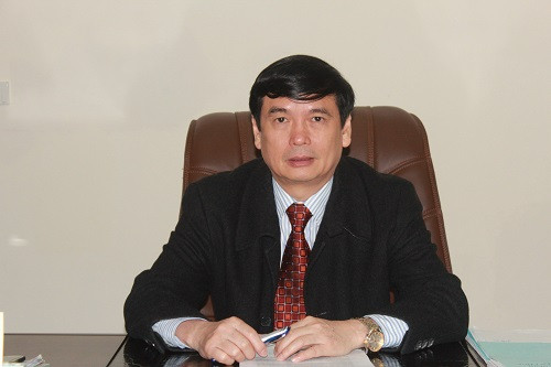 Việc phát ngôn một đằng, làm một nẻo không chỉ Giám đốc CDC Thừa Thiên Huế. Trước đó, ông Nguyễn Văn Định - Giám đốc CDC Nghệ An khi trả lời báo chí về việc Việt Á chi tiền hoa hồng đã khẳng định: “Tôi chưa từng nhận một khoản tiền nào từ Công ty Việt Á. Qua kiểm tra các cán bộ trong đơn vị, anh chị em cũng khẳng định không nhận bất kỳ khoản tiền hoa hồng nào". Tuy nhiên, 10 ngày sau phát ngôn trên, ông Nguyễn Văn Định cùng thuộc cấp bị Cơ quan CSĐT Bộ Công an khởi tố về tội Vi phạm quy định về đấu thầu gây hậu quả nghiêm trọng.
