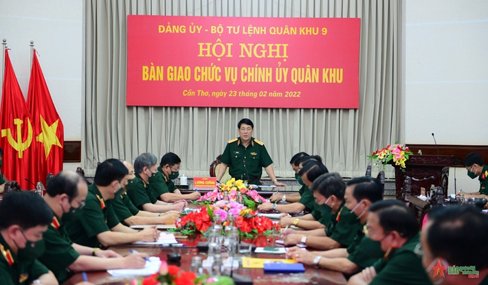 Đại tướng Lương Cường bày tỏ tin tưởng, trên cương vị công tác mới, Thiếu tướng Nguyễn Văn Gấu và Thiếu tướng Hồ Văn Thái sẽ phát huy tốt kinh nghiệm trong quá trình công tác, tiếp tục rèn luyện, phấn đấu và có nhiều đóng góp cho quân đội.