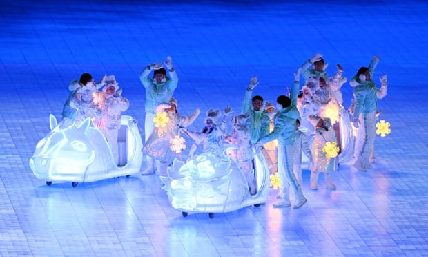 Các vũ công trong lễ bế mạc. Ảnh: Getty Images