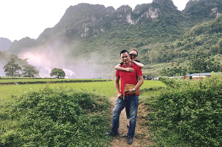 Cách đây không lâu, Jennifer Phạm đã cùng ông xã đi du lịch để hâm nóng tình cảm. Cả hai chọn Cao Bằng để khám phá. Ảnh: FBNV