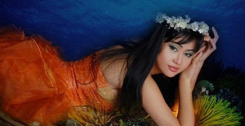 Sau nhiều năm cất công tìm kiếm, cuối cùng bà cũng đã tìm được con gái của mình. Ảnh: Zingnews.