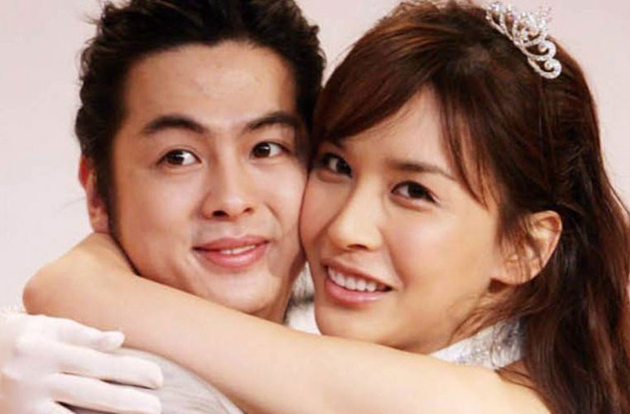 Không có đăng ký kết hôn nhưng vợ chồng Harisu vẫn ký vào giấy thỏa thuận chia tay trước khi đường ai nấy đi. (Ảnh: Allkpop)