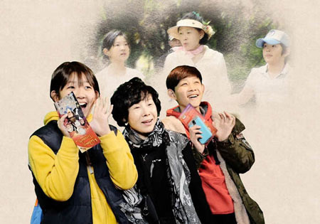 Khi mẹ qua đời, Hwan Hee mới lên 8 còn Jun Hee mới là cô bé 5 tuổi. Nỗi đau chồng chất nỗi đau trong ngần đó năm trời với cái chết của 3 người thân yêu là bố, mẹ và cậu đã trở thành một vết sẹo lớn trong tâm lý của hai đứa trẻ. Giờ Hwan Hee đã 17 còn em gái 14, mặc dù cả hai luôn cố giấu nỗi buồn, nỗi đau vào bên trong nhưng dường như những vết thương gia đình luôn nhức nhối trong tâm can hai bé. (Ảnh: MBC)