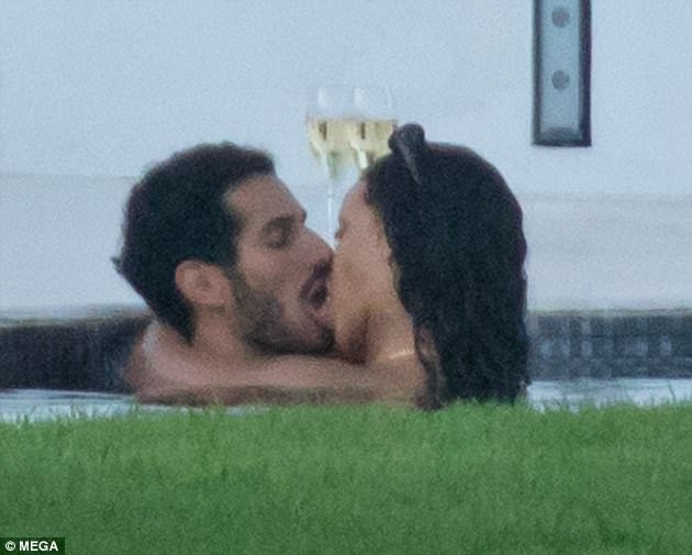 Rihanna cặp kè tỷ phú trẻ Hassan Jameel, Phó chủ tịch hội đồng quản trị của công ty gia đình, Abdul Latif Jameel, một trong những công ty lớn nhất thế giới. (Ảnh: Mega)