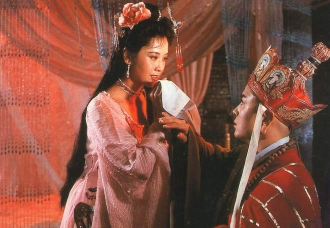 Từng ánh mắt, cử chỉ của nữ vương Tây Lương đều khiến người xem bị cuốn hút.