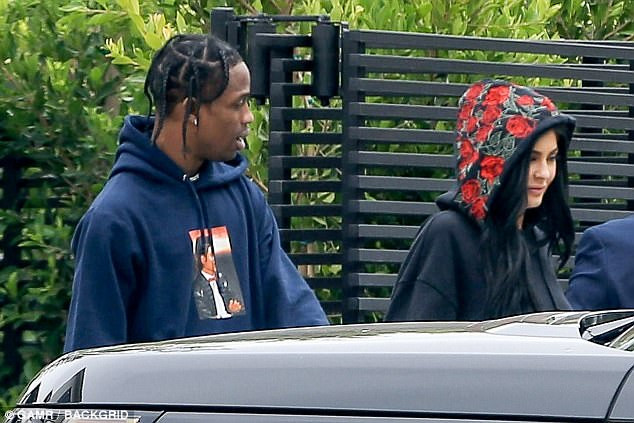 Có vẻ như gu bạn trai của Kylie Jenner là những anh chàng rapper da màu. Bạn trai trước đó của cô cũng là một anh chàng như thế. Quen nhau từ năm 2015 nhưng chỉ trong vòng 2 năm hai người đã vài bận chia tay rồi tái hợp. (Ảnh: Backgrid)