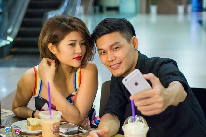 Còn đối với DJ 25 tuổi, cô xem bạn bè thân như là anh em trong gia đình, họ là một phần không thể thiếu trong cuộc sống của cô. "Những lúc khó khăn, có chuyện buồn, tôi đều có bạn bè bên cạnh tâm sự, gỡ rối", cô nói.