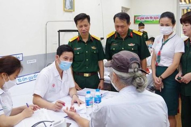 Quy định về người hành nghề khám bệnh, chữa bệnh thuộc lực lượng vũ trang nhân dân: Chính phủ ban hành Nghị định 16/2024/NĐ-CP. Nghị định này quy định về: Người hành nghề khám bệnh, chữa bệnh; hình thức tổ chức cơ sở khám bệnh, chữa bệnh thuộc lực lượng vũ trang nhân dân; Điều kiện hồ sơ, thủ tục cấp mới, cấp lại, gia hạn, điều chỉnh, thu hồi giấy phép hành nghề khám bệnh, chữa bệnh; đình chỉ hành nghề đối với người hành nghề khám bệnh, chữa bệnh thuộc lực lượng vũ trang nhân dân...