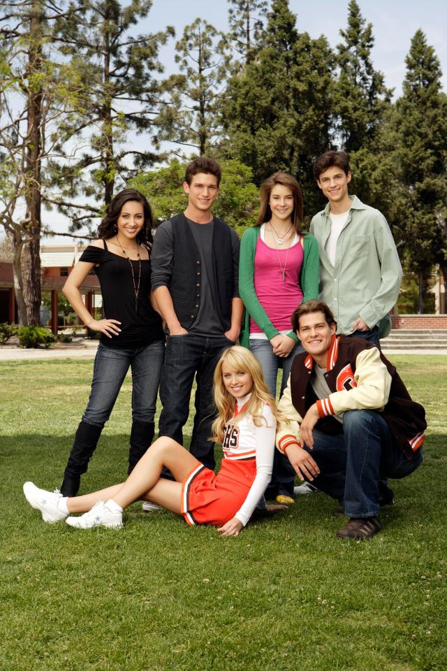 Raisa được nhiều người biết tới qua các vai diễn trong Bring It On: All or Nothing và The Secret Life of the American Teenager. Hiện cô đang là host của chương trình WTFrancia trên sóng phát thanh Dash. Ảnh: The Sun