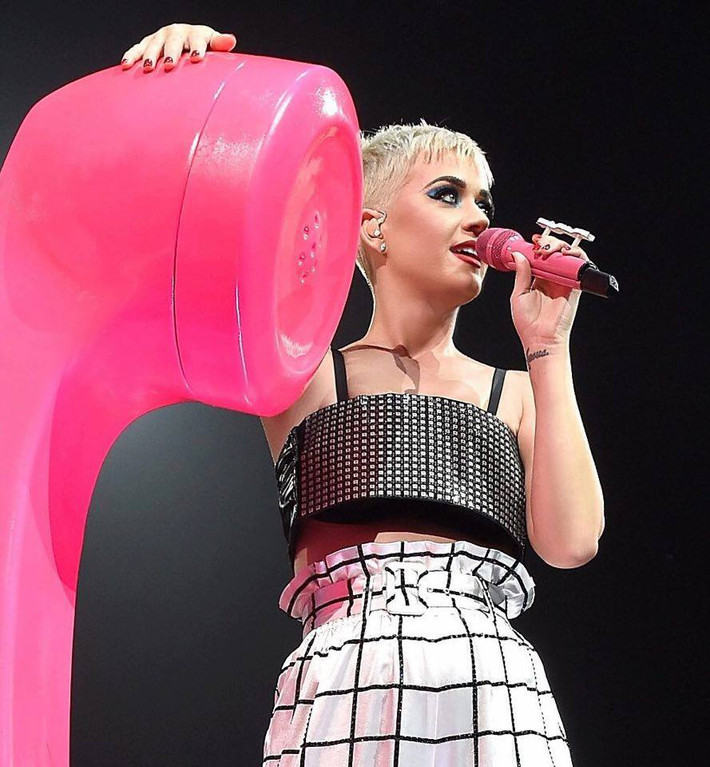 Tuy nhiên đáp lại những cố gắng của Công Trí, phía Katy Perry đã rất hài lòng khi nhận được mẫu thiết kế và NTK Việt Nam không phải chỉnh sửa gì thêm. Ảnh: Getty Images