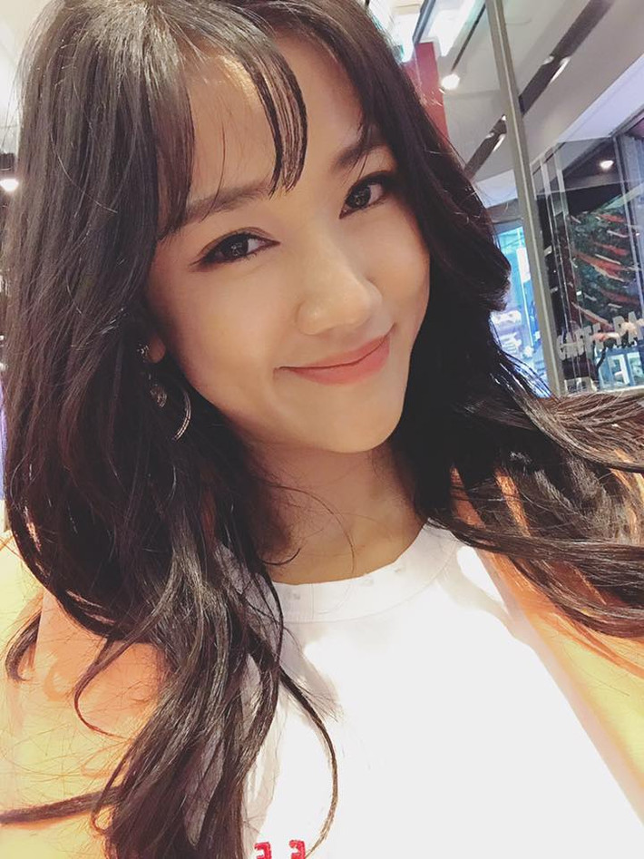 Tuy nhiên, mới đây, câu chuyện tình này lại được đào xới lên khi Tâm Tít ngụ ý Maya là người thứ ba đang xen vào cuộc sống gia đình cô. Để “dằn mặt” lại đàn em, giọng ca Là vì ai kể lại những năm tháng gắn bó của cô với Ngọc Thành. Ảnh: FBNV