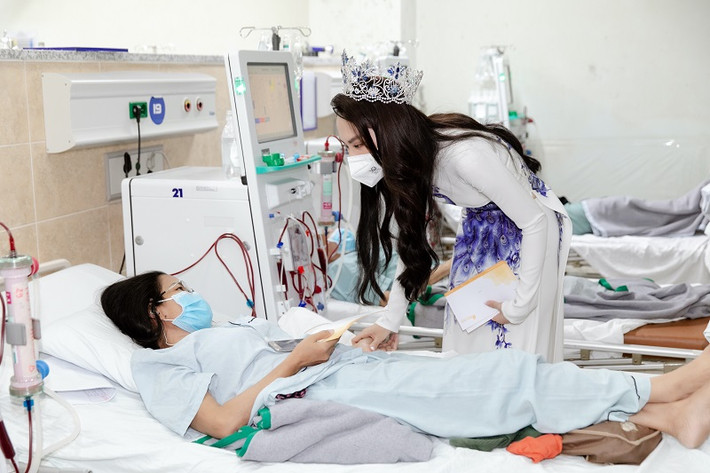 Sau đêm đấu giá, Hoa hậu Mai Phương sẽ có chuyến từ thiện cùng đương kim Miss World Karolina vào sáng ngày 17/9.