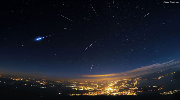 Hàng năm, trận mưa sao băng Perseids sẽ diễn ra trong khoảng ngày 17/7 - 24/8. Trong năm 2022, thời điểm trận mưa này đạt ngưỡng cực đại là đêm ngày 12, rạng sáng ngày 13/8. Địa điểm tốt nhất để ngắm mưa sao băng Perseids là quan sát từ một địa điểm tối sau nửa đêm.