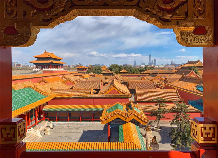 Đến khoảng 8h sáng 9/5, trước khi Tử Cấm Thành mở cửa đón khách, nhân viên bảo tàng Cố Cung trong Tử Cấm Thành phát hiện một lỗ hổng trên bức tường trang trí ở Điện Thành Túc trong Trai Cung. Sau khi kiểm tra, nhân viên phát hiện 9 bảo vật trưng bày trong bảo tàng đã bị đánh cắp.