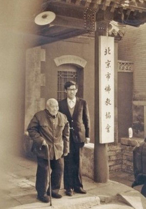 Theo các ghi chép, Tôn Diệu Đình vào cung làm thái giám từ khi lên 8 tuổi. Do gia cảnh nghèo khó nên ông bất đắc dĩ vào cung và trở thành hoạn quan.
